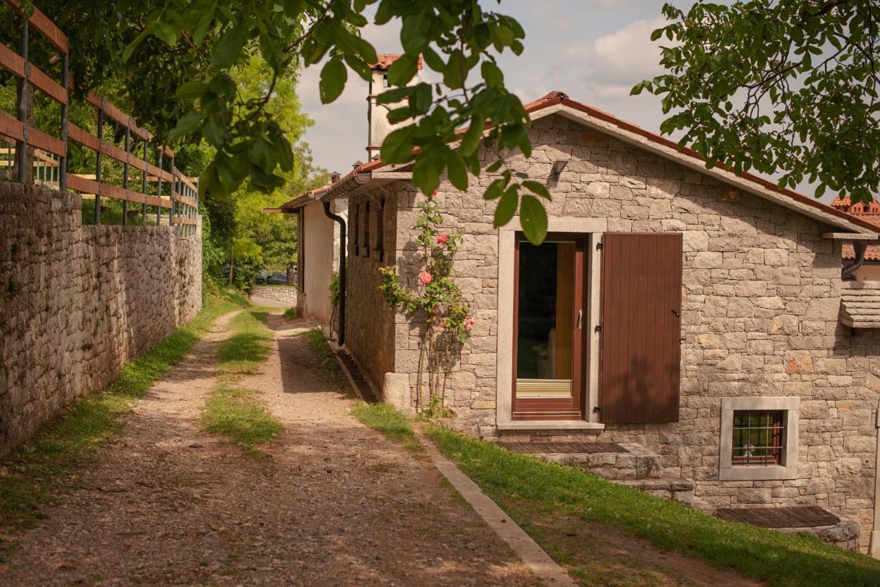 Tmbin'S Barn - Nature, Horses, Family Sezana Exterior photo