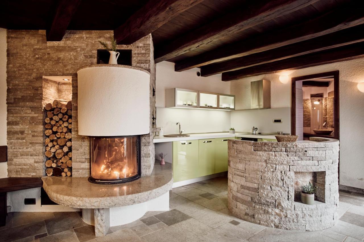 Tmbin'S Barn - Nature, Horses, Family Sezana Exterior photo
